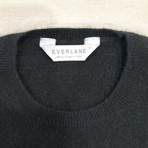 Everlane crew neck cashmere sweater. 100% cashmere.